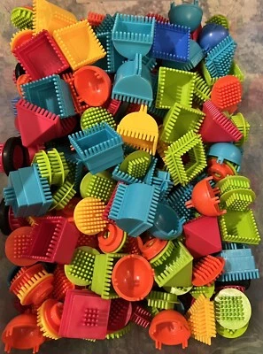 Bristle Blocks Building Assorted LOT 324 PCS Loose Stem Toys Replacement Parts - Image 1 of 4