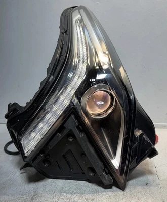 Правосторонняя галогенная фара для Cadillac XT5 2017–2019 годов выпуска со светодиодами *читайте* - Изображение 1 из 4