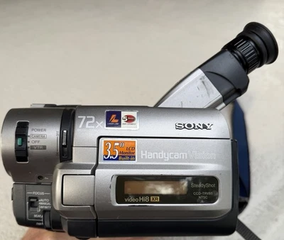 Sony CCD-TRV85 Handycam 8mm Hi-8 Night Vision Camcorder With 5 New Videotapes - Image 1 of 4