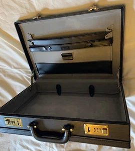 Harvard black leather laptop case size L-17"W-4"H-12" - Photo 1/11