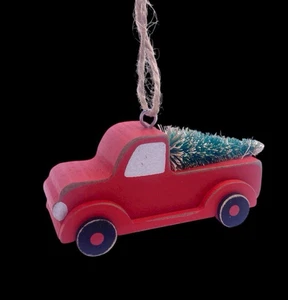 Pickup Truck Weihnachtsschmuck roter Baum im Hinterland Bauernhof altmodisch - Bild 1 von 11