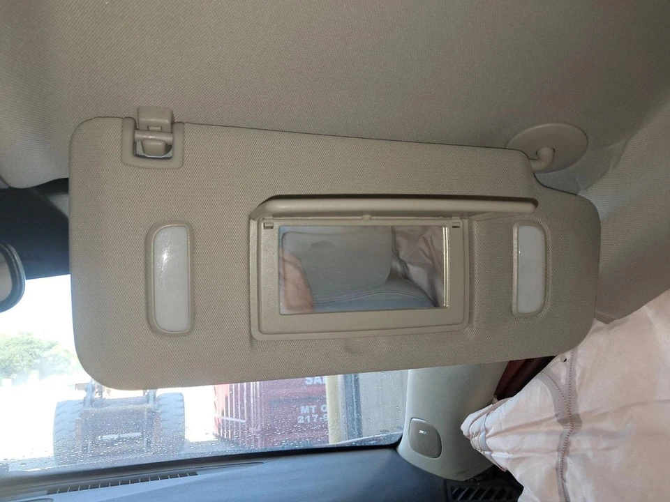 Cadillac SRX 2015 pasajero parasol derecho bronceado usado OEM 268-02316R Foto 1 de 4