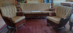 Chesterfield-Sitzgruppe, 3-Sitzer u 2 Sessel. braunes Leder und Velours beige - Bild 1 von 8