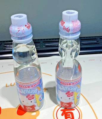 Refresco japonés de limonada y fresa Sanrio HELLO KITTY Ramune coleccionable Foto 1 de 4