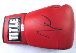 Julio Cesar Chavez Signed Autographed Boxing Glove Legend Champion BAS BK41120 - Picture 1 of 4