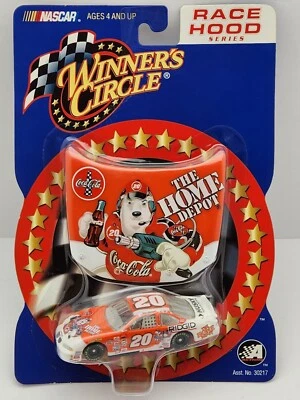 Winner's Circle RACE HOOD SERIES (Coca-Cola Bear) -Tony Stewart #20 - Escala 1:64 Foto 1 de 4