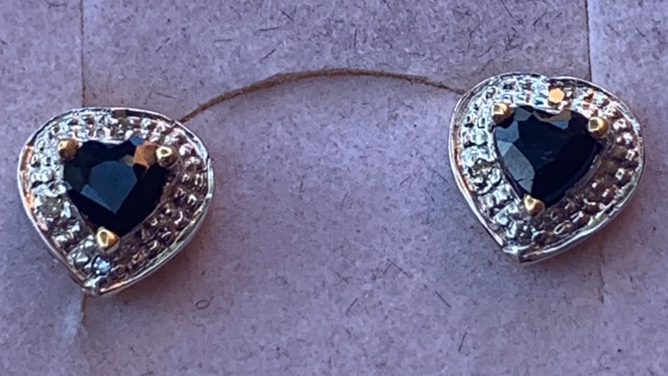 SUPERBE PAIRE DE BOUCLES D'OREILLES OR JAUNE 18 CARATS + 2 SAPHIRS + 6 DIAMANTS - Photo 1/4