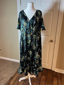Torrid Midi-Wickelkleid Blasenanhänger Flatterärmel schwarz grün Übergröße 1X - Bild 1 von 10