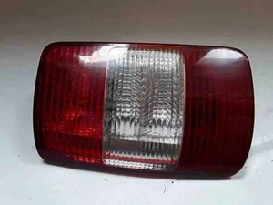 Fanale posteriore sinistro VW CADDY II Variant 9K9B 4VEX13441AA 25472748 - Foto 1 di 3