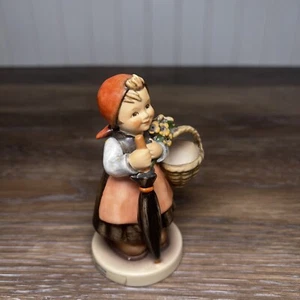 MINT Goebel Hummel “On Holiday” #350 1965 Figurine 4" tall signed Bee - Picture 1 of 5