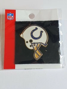 INDIANAPOLIS COLTS     PIN NFL metal pin badge  Helmet  - Picture 1 of 1