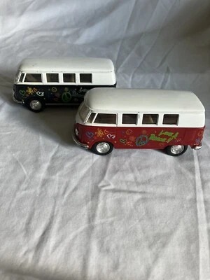 2 X Volkswagen Classical Bus 1962 Black Bus Red Bus - Image 1 of 4