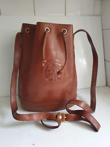 FENDI VINTAGE DESIGNER WOMENS TAN BROWN LEATHER CROSSBODY TOTE BUCKET HANDBAG - Picture 1 of 13