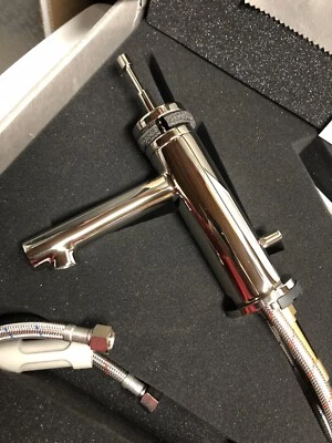 Nuevo en caja Grifo de lavabo de baño Jado de un solo orificio con mango Pixie platino níquel nuevo Foto 1 de 4