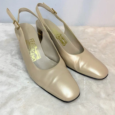 Salvatore Ferragamo Tacones Cordones Cuero Puntera Cuadrada Beige Brillante Talla 7 Foto 1 de 4