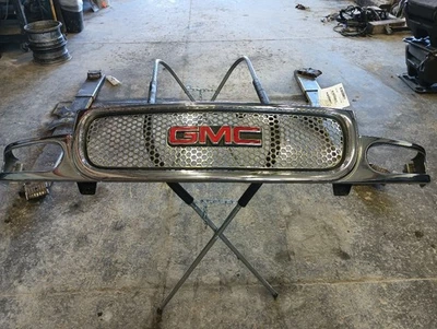 *PITS* Grille Front Grill w/ Emblem from 2005 GMC Yukon XL 1500 12255044 - Image 1 of 4