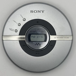 Reproductor de CD Sony Walkman D-EJ100 plateado protección G retro funcionando - Imagen 1 de 3