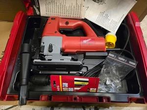 Rompecabezas Milwaukee 110V en estuche de transporte - Imagen 1 de 7