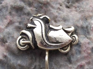 Vintage Two 2 Seat Moped Vespa Motorbike Motorcycles Pin Badge - Picture 1 of 2
