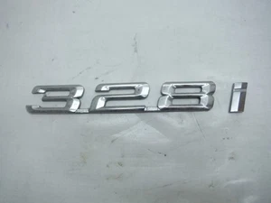 BMW 328i 1997 A/T emblema insignia OEM - Imagen 1 de 9