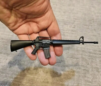 1/6 Hot Toys VGM15 Metal Gear Solid 3 Ametralladora Snake Eater Rambo Dutch Pred Foto 1 de 2