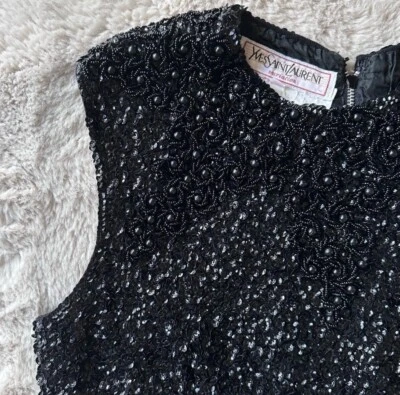 Top sin mangas vintage Yves Saint Laurent YSL variación lentejuelas y cuentas Foto 1 de 4