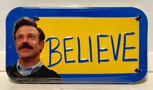 Ted Lasso Believe lata con caramelo frambuesa azul 0,6 oz Boston America Warner Bros - Imagen 1 de 4