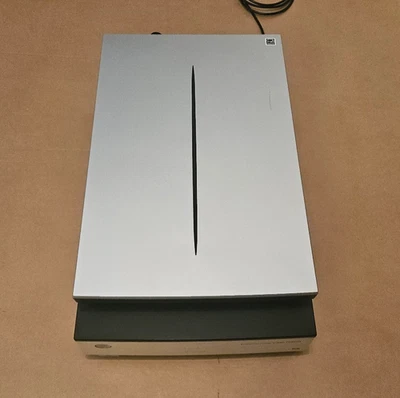 Epson Perfection V700 scanner pellicola negativo fotografico piano completo + supporti - Immagine 1 di 4