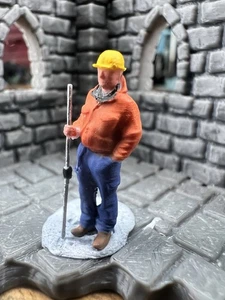 Railway Figure OO Gauge WORKER WITH MEASURING POLE 3D Printed Hand Painted 1:76 - Picture 1 of 7