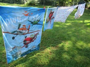 PREVIOUSLY OWNED DISNEY PIXAR PLANES 4 PC.TODDLER SHEET & COMFORTER SET - EUC - Picture 1 of 5