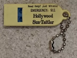 Vintage HOLLYWOOD SUN-TATTLER Notfallpfeife Schlüsselanhänger Kombinat 1942 CEASE 1991 - Bild 1 von 2
