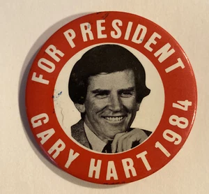 Pinback político vintage de 2 1/4 pulgadas ~ Gary Hart para presidente 1984 - Imagen 1 de 2