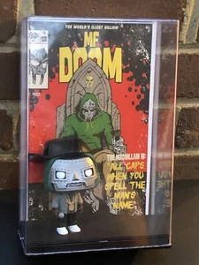 Figura Funko Pop MF Doom personalizada con telón de fondo de arte cómico MF Doom y estuche acrílico B - Imagen 1 de 8