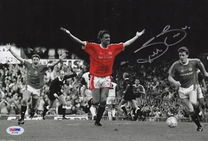 FOTO DE COLLAGE FIRMADA POR STEVE BRUCE MANCHESTER UNITED LEGENDARIO CAPITÁN PSA - Imagen 1 de 2