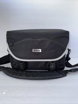 Bolsa acolchada negra para cámara Nikon para sistema SLR DSLR con correa para el hombro 11”x6”x8” Foto 1 de 4
