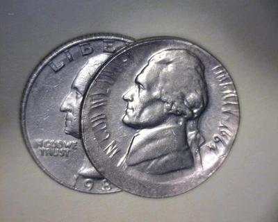 1964 JEFFERSON NICKEL🌟HUGE BROAD STRIKE🌟QUARTER SIZE🌟STRETCHED🌟US ERROR COIN - Image 1 of 4