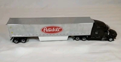 Diecast Masters 71071 Peterbilt 579 UltraLoft Tractor & Reefer Van 1/50 Scale MB - Image 1 of 4