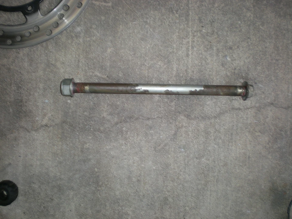 Perno pivote brazo oscilante Honda XL350 XL 350 R 1984 Foto 1 de 1