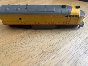 HO Scale AHM TRAIN UNION PACIFIC LOCOMOTIVE #1041 - Picture 1 of 10