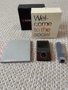 Microsoft Zune 30GB Digital Media Player Brown  - Picture 1 of 5