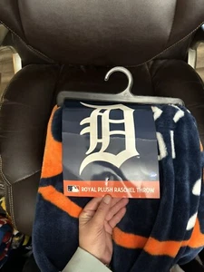 MLB Detroit Tigers Royal Plush Raschel Throw Blanket New Great Gift  50"x60" - Picture 1 of 4