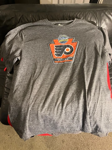 Philadelphia Flyers 2017 Stadium series t shirt L levelwear NHL Hockey v Penguin Cover