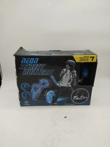 Neon Street Rollers - Clip en patines para niños azul iluminado ¡Nueva caja abierta! 285 - Imagen 1 de 9