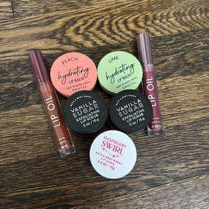 Bath & Body Works Lip Balm Scrub Bundle ￼ - Picture 1 of 1