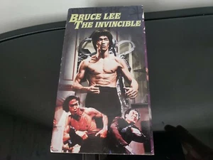 VHS - BRUCE LEE - THE INVINCIBLE - GOOD TIMES HOME VIDEO, MARTIAL ARTS - Picture 1 of 3