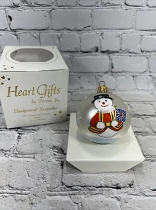 HAND PAINTED GLASS ORNAMENT, TERESA THIBAULT  Snowman Britain Flag Merry Christm - Picture 1 of 15