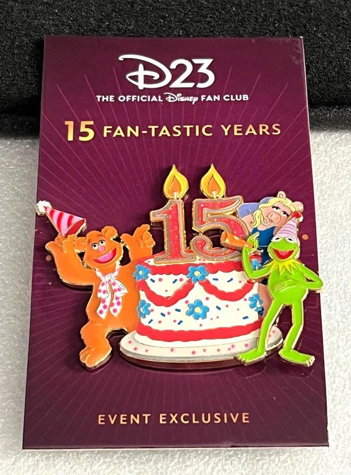 Disney DEC D23 15th Anniversary The Muppets Kermit Miss Piggy Cake LE 300 Pin - Imagem 1 de 1