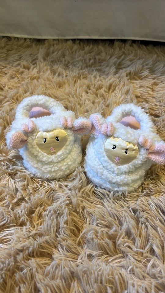 Children’s Place Toddler Girls Fuzzy Pink White Sheep Lamb Slippers Sz  8 9 - Image 1 of 3