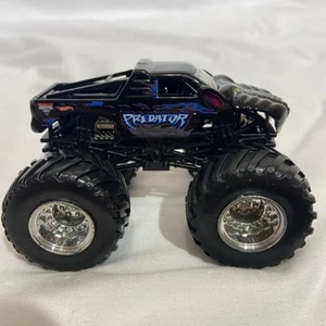 Hot Wheels MONSTER JAM PREDATOR 1:64 Scale Diecast Truck - Picture 1 of 6
