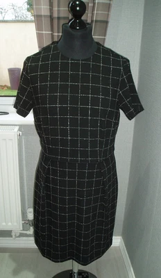 H&M LADIES BLACK DRESS - CHECK PATTERN - SHORT SLEEVED - SIZE 14 - Image 1 of 4